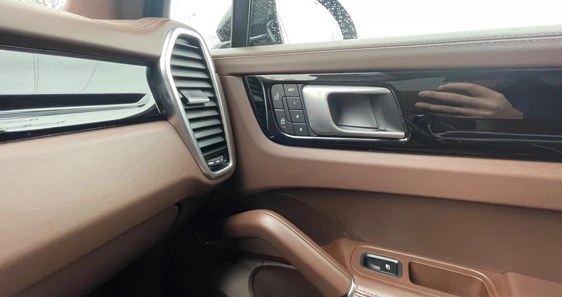 Porsche Cayenne cena 450000 przebieg: 20000, rok produkcji 2022 z Jaworzno małe 254